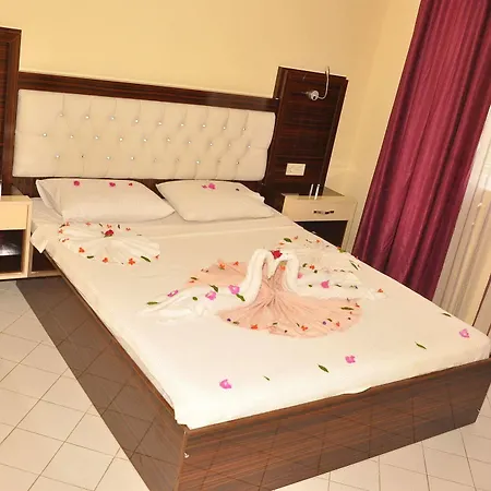 Midnight Sun Hotel 3*